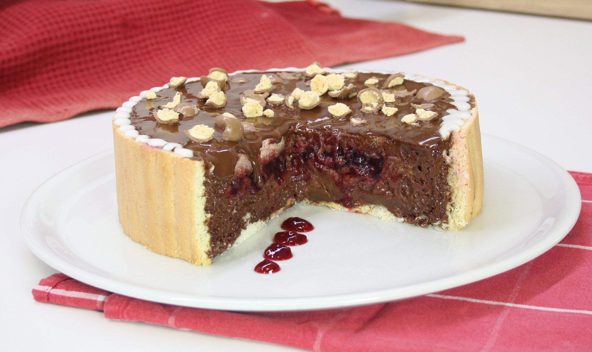 Entremets Mousse chocolat au lait, coeur framboise - 