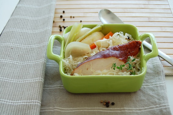 Choucroute au filet de poulet fumé et légumes de saison - Jean Routhiau