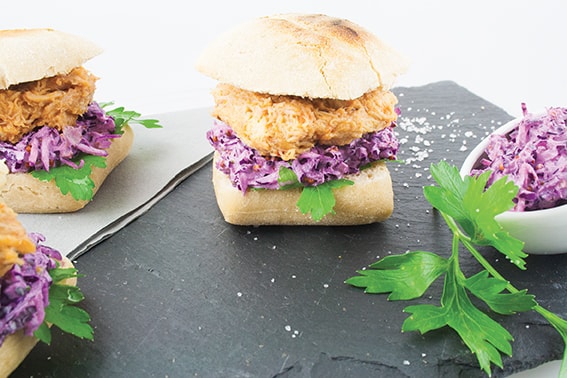 Mini sandwichs à l'effiloché cuisiné de canard et à la salade de chou rouge - Jean Routhiau