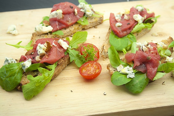 Tapas au carpaccio et roquefort - Jean Routhiau