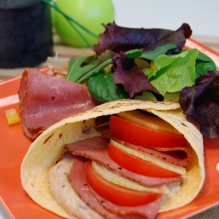 Fajitas d'émincés de smoked beef et pastrami, caviar d'aubergine et fromage blanc - Jean Routhiau